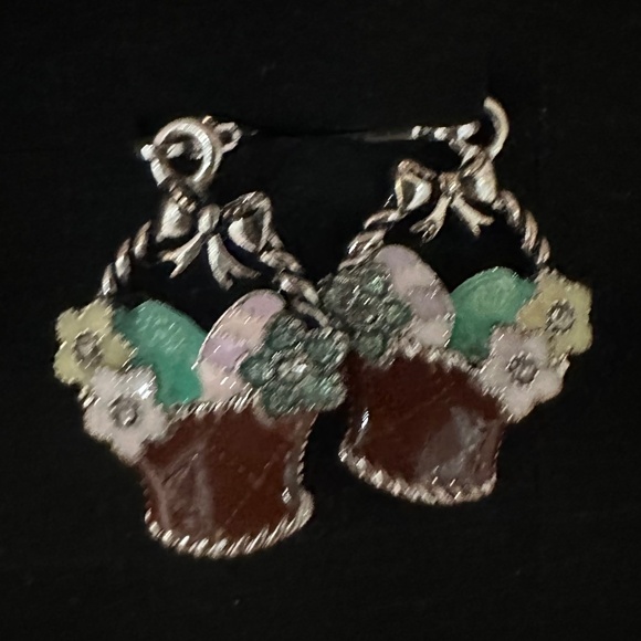 Jewelry - Bow tie baskets